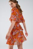 Vestido curto com estampado animal em laranja e branco