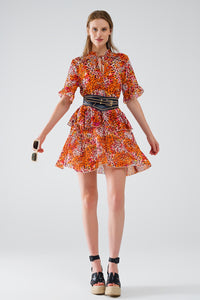 Q2 Vestido curto com estampado animal em laranja e branco