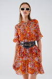 Vestido curto com estampado animal em laranja e branco