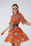 Vestido curto com estampado animal em laranja e branco