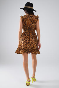 Vestido curto com estampado leopardo e cintura subida