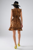 Vestido curto com estampado leopardo e cintura subida