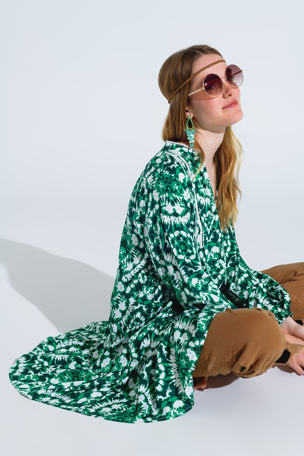 Q2 Vestido curto com estampado Tie Dye mangas compridas e rebordo de renda em verde