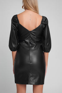 Vestido curto com mangas bufantes em couro sintético preto