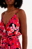 Vestido curto cor-de-rosa vivo com estampado de flores e alças