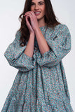 Vestido curto de babydoll com mangas bufantes e bainha com desenho floral