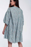 Vestido curto de babydoll com mangas bufantes e bainha com desenho floral