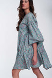 Vestido curto de babydoll com mangas bufantes e bainha com desenho floral