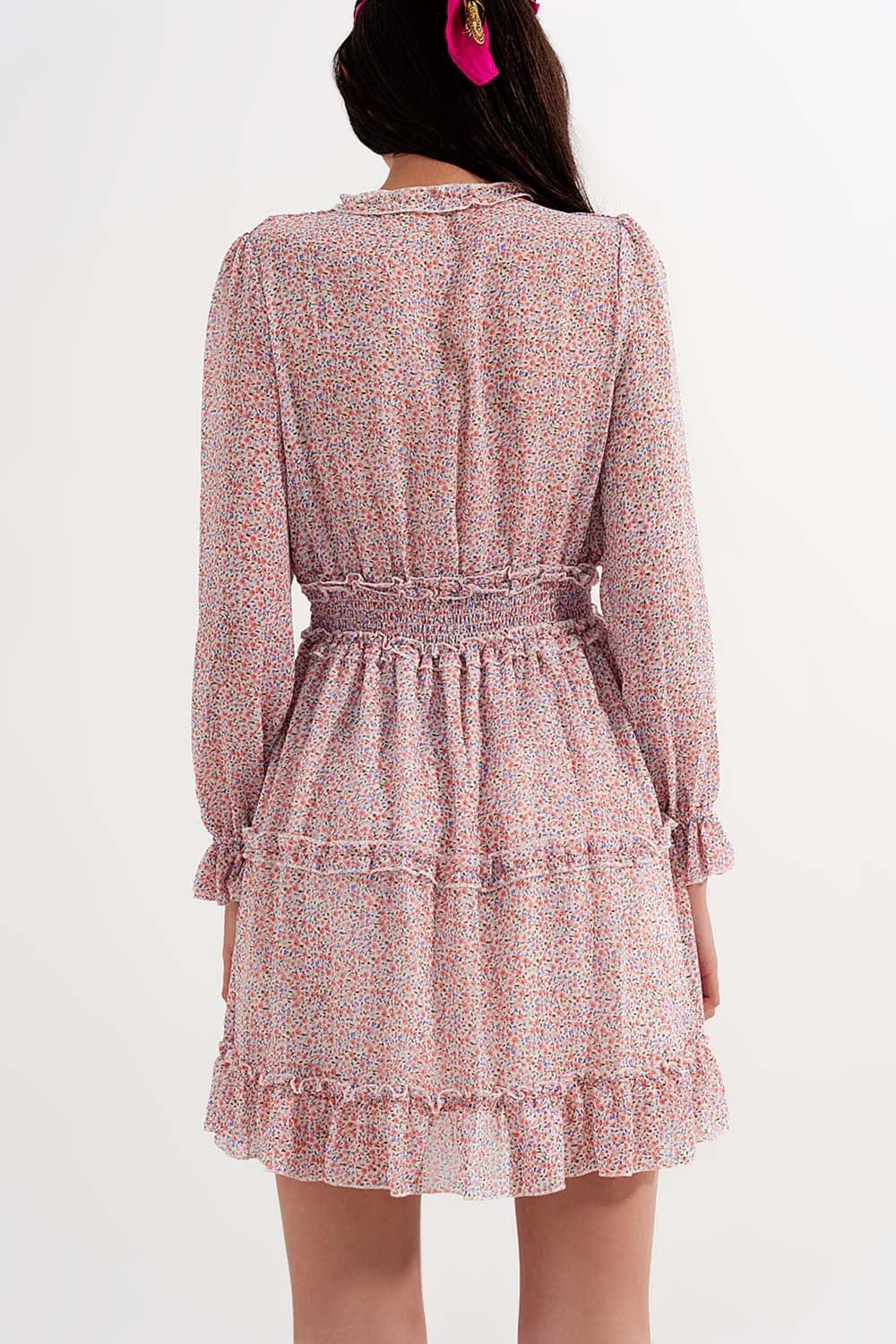 Vestido curto de manga comprida rosa com cintura recolhida e estampado floral