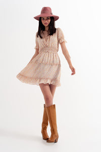 Vestido curto de skater amarelo com cintura recolhida e estampado floral