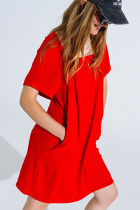 Vestido curto descontraído com decote quadrado e mangas curtas em vermelho