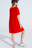 Vestido curto descontraído com decote quadrado e mangas curtas em vermelho