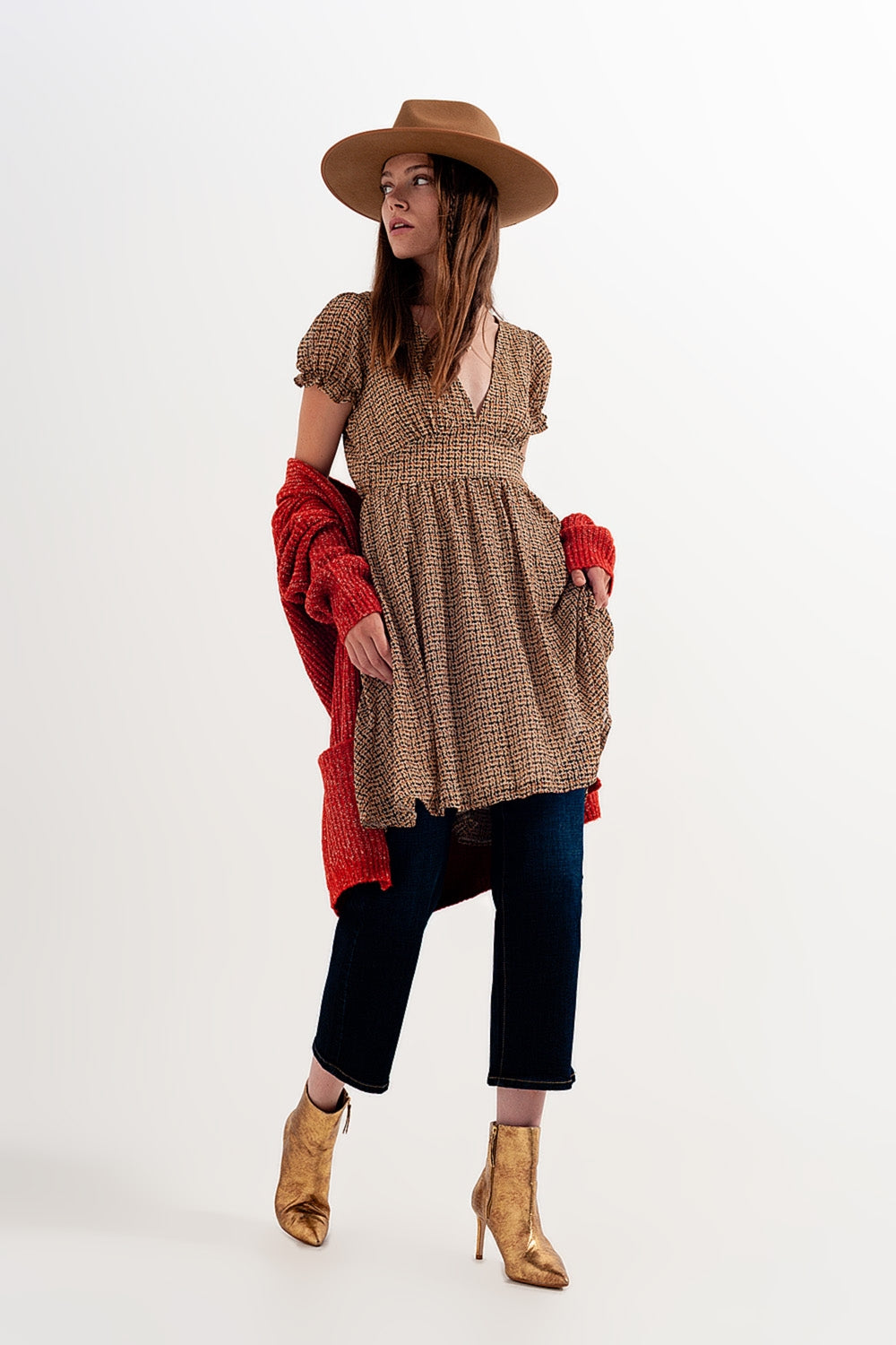 Q2 Vestido curto em quadrados creme