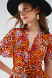 Vestido curto laranja multicolorido com top cruzado com estampado animal