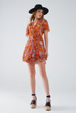Q2 Vestido curto laranja multicolorido com top cruzado com estampado animal