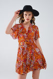 Vestido curto laranja multicolorido com top cruzado com estampado animal