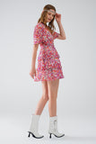 Vestido curto multicolorido com estampado floral e design com pregas