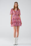 Q2 Vestido curto multicolorido com estampado floral e design com pregas