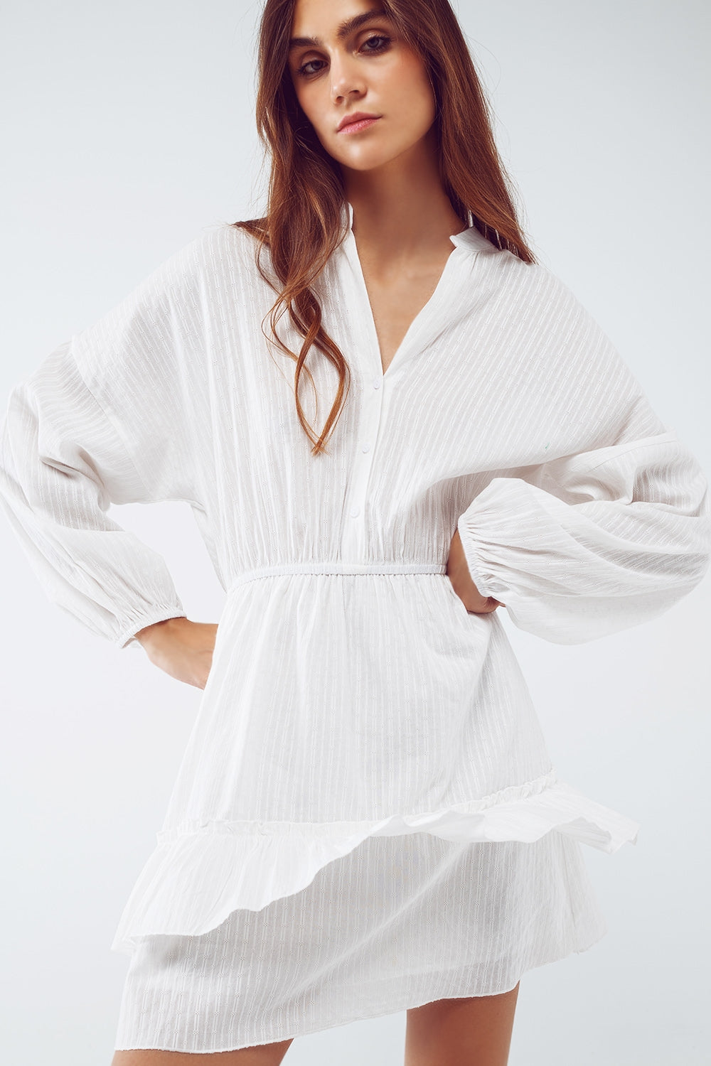 Vestido curto skater com mangas compridas e textura em branco