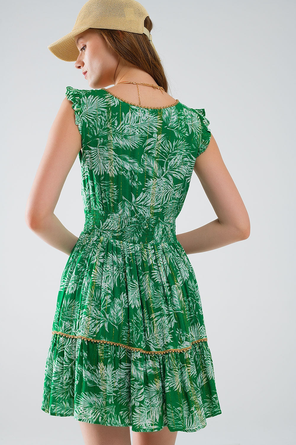 vestido curto verde com estampado de flores boho e pormenor em lurex