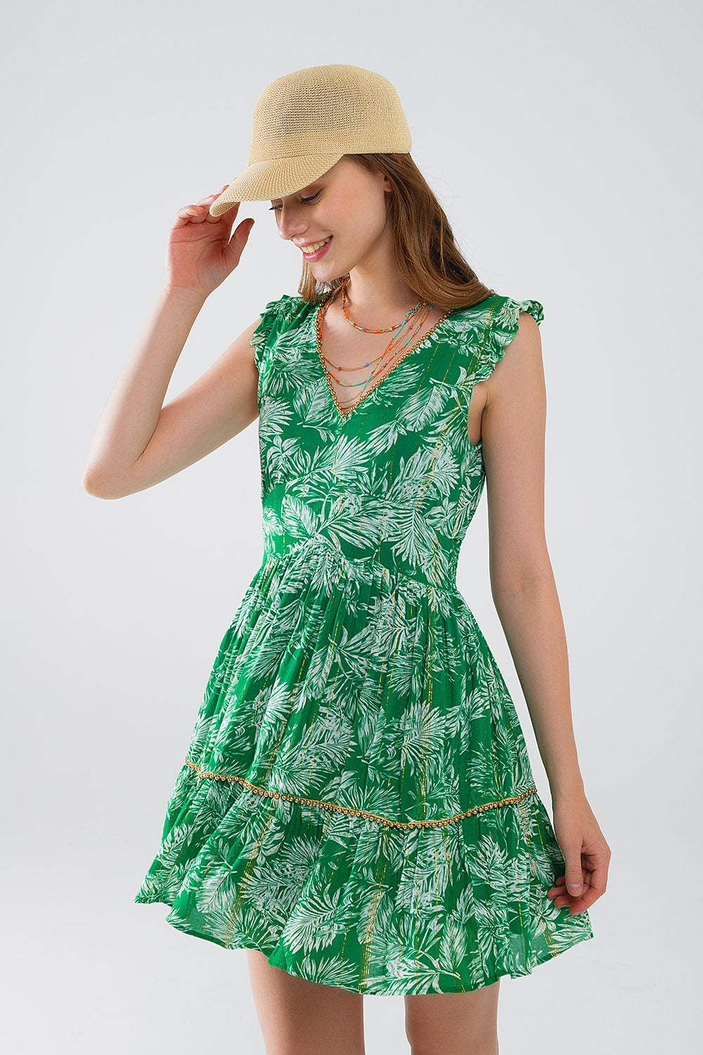 vestido curto verde com estampado de flores boho e pormenor em lurex