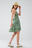 Vestido curto verde com estampado de flores em cetim estilo boho