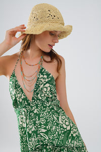 Vestido curto verde com estampado de flores em cetim estilo boho