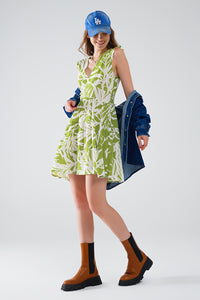 Q2 vestido curto verde com estampado de palmeiras tropicais