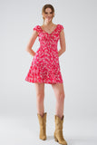 Q2 Vestido curto vermelho com estampado floral branco e cintura elástica