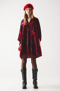 Vestido curto vermelho de babydoll com rufos escalonados e estampado animal
