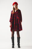 Vestido curto vermelho de babydoll com rufos escalonados e estampado animal