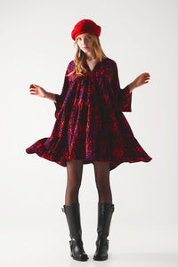 Vestido curto vermelho de babydoll com rufos escalonados e estampado animal