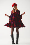 Vestido curto vermelho de babydoll com rufos escalonados e estampado animal