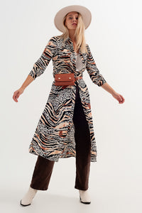 Vestido de camisa bege com estampado animal