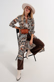 Q2 Vestido de camisa bege com estampado animal