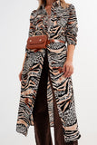 Vestido de camisa bege com estampado animal
