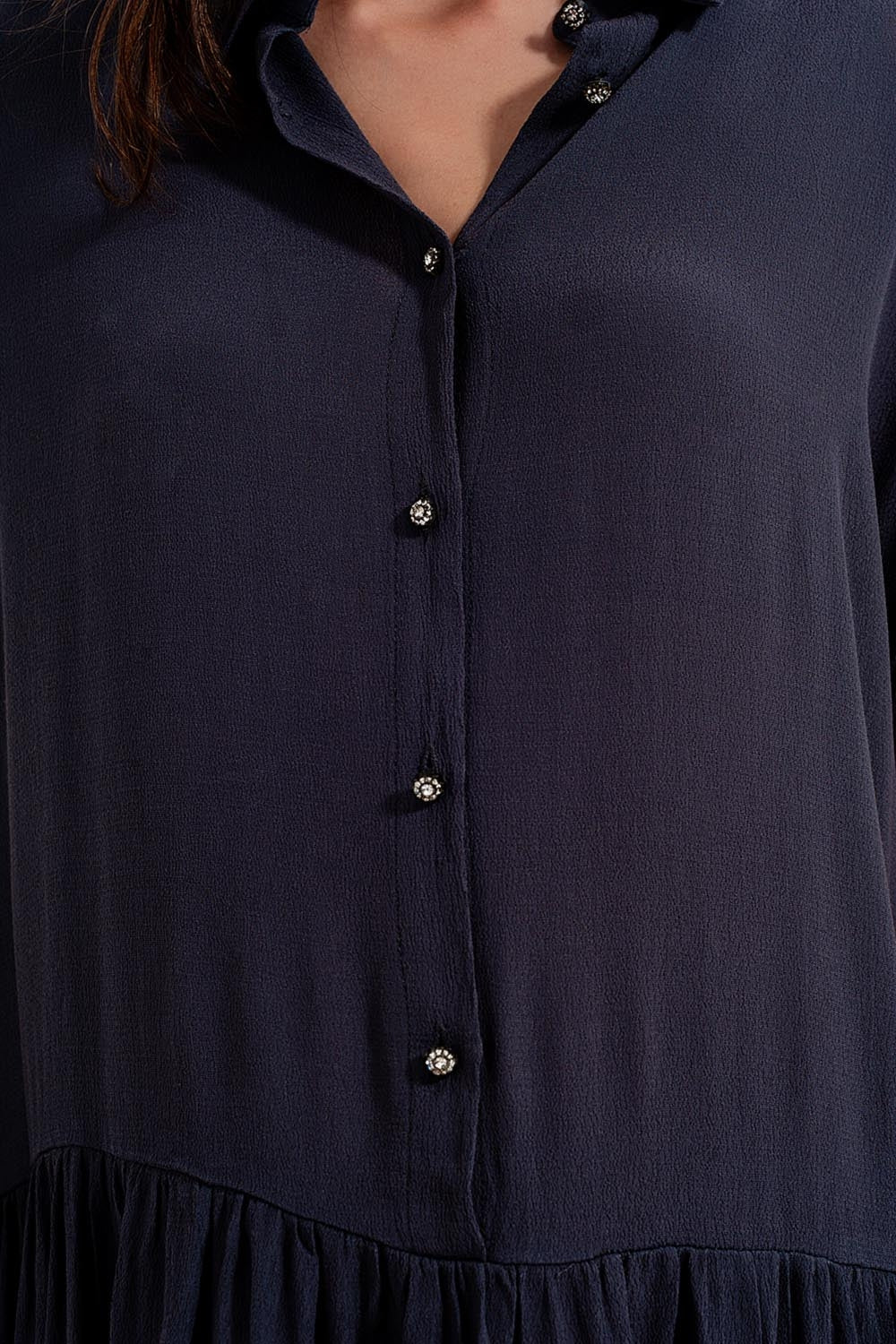 Vestido de camisa curta com bainha em camadas cinzento