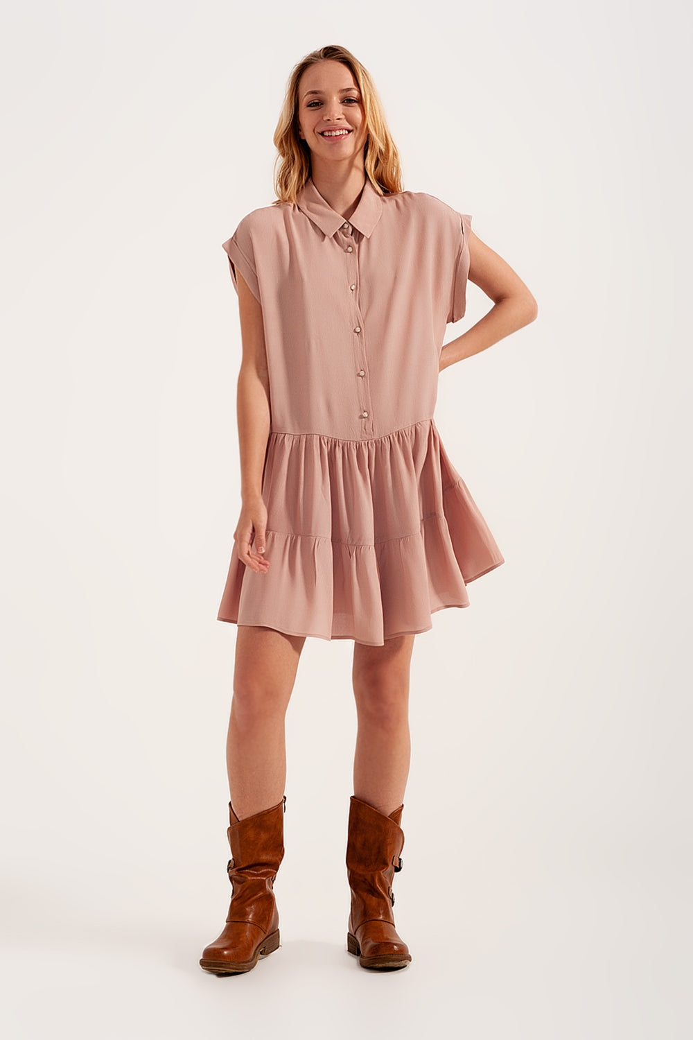 Vestido de camisa curta com bainha em camadas rosa claro