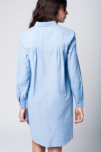 Vestido de camisa listrada azul com botões