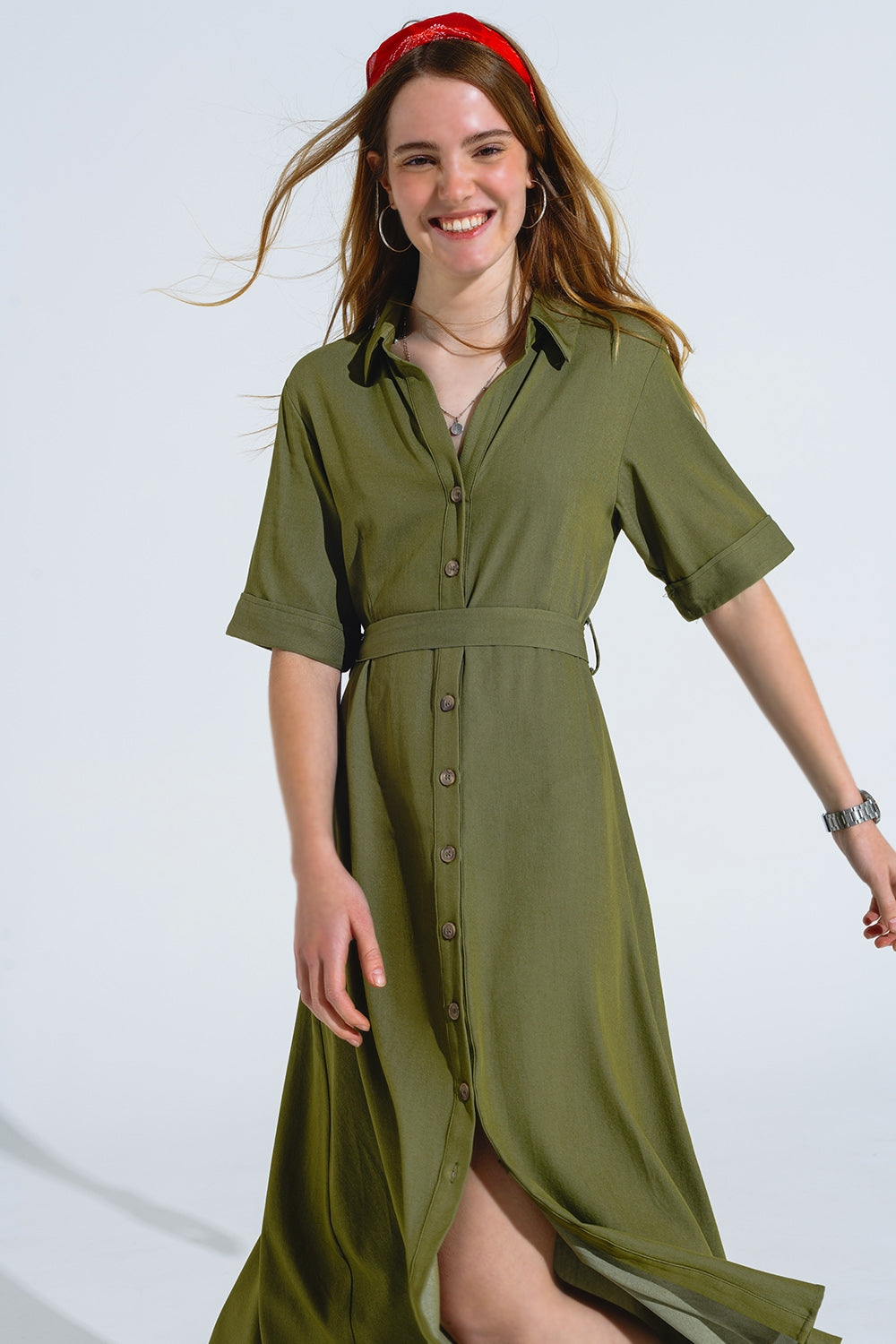 Q2 Vestido de camisa maxi verde com gola polo