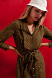 Vestido de camisa quadriculada de comprimento médio