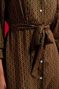 Vestido de camisa quadriculada de comprimento médio