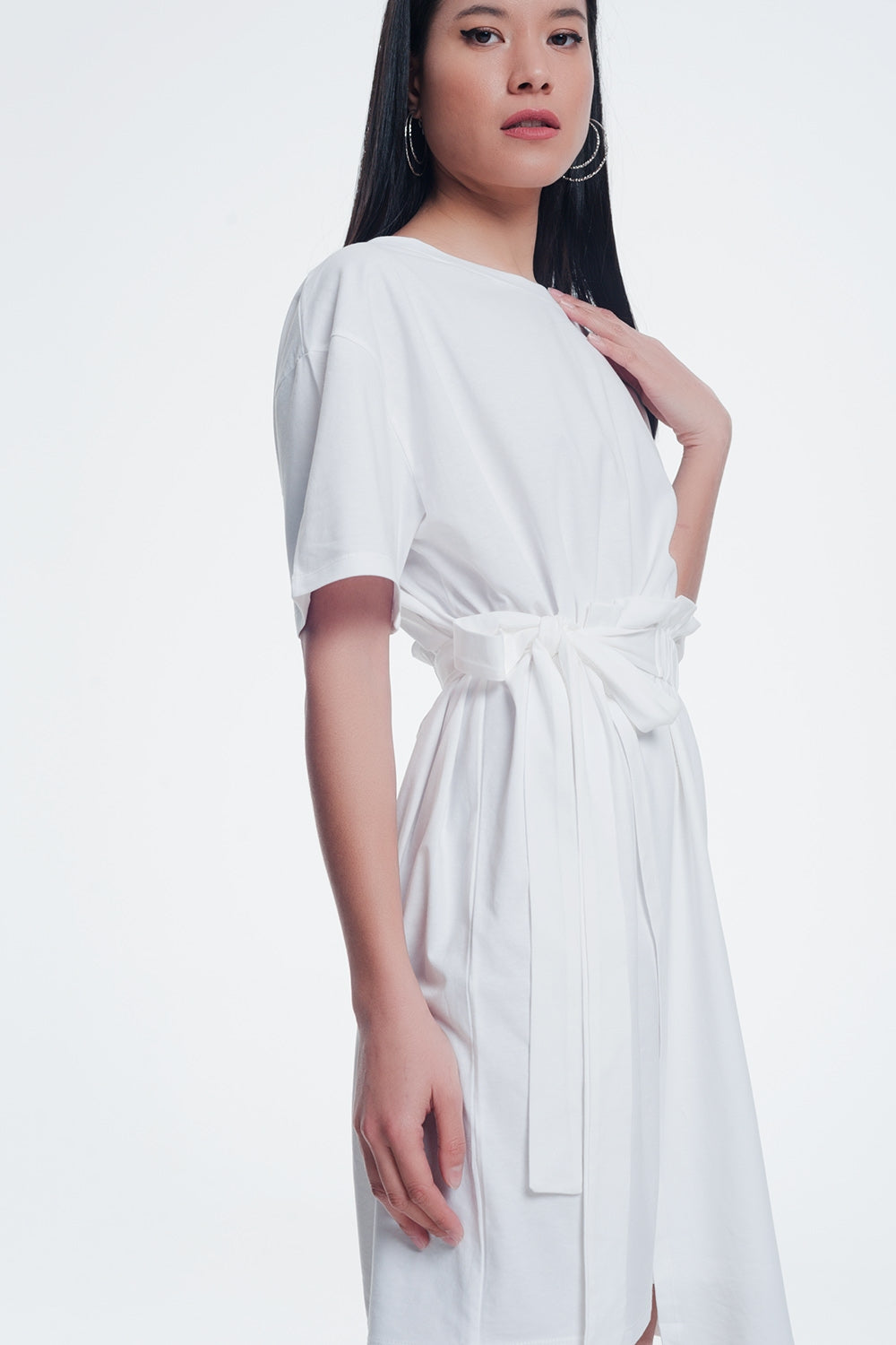 Vestido de camiseta creme com frente colada