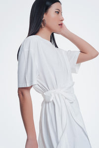Vestido de camiseta creme com frente colada