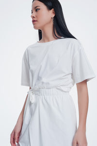 Vestido de camiseta creme com frente colada