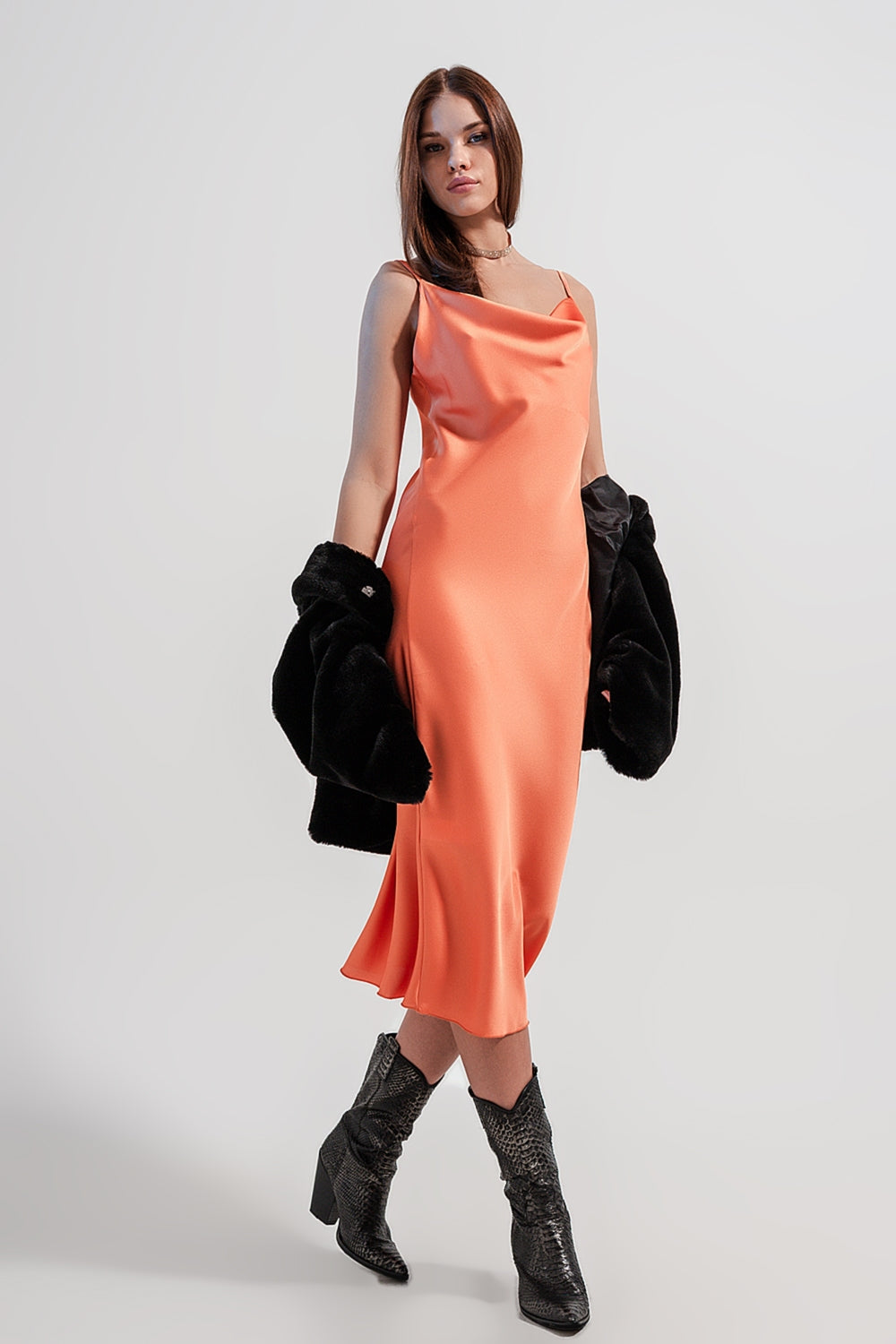 Q2 Vestido de cetim brilhante Midi em laranja