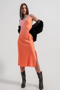 Vestido de cetim brilhante Midi em laranja