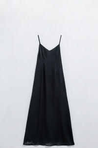 Q2 Vestido de cetim preto de dupla camada com alças