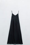 Q2 Vestido de cetim preto de dupla camada com alças