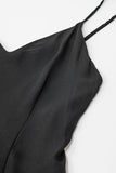 Vestido de cetim preto de dupla camada com alças